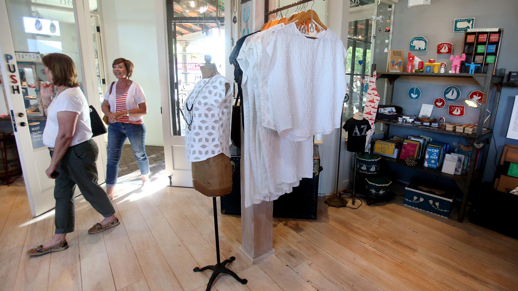 Shoppers get free streetcar rides, downtown-area discounts on Small Business Saturday